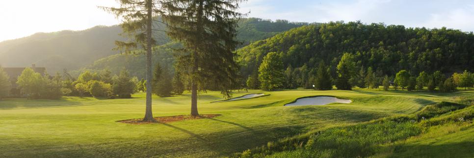 /content/dam/images/golfdigest/fullset/course-photos-for-places-to-play/greenbrier-sporting-club-snead-seventeen-21260.jpg