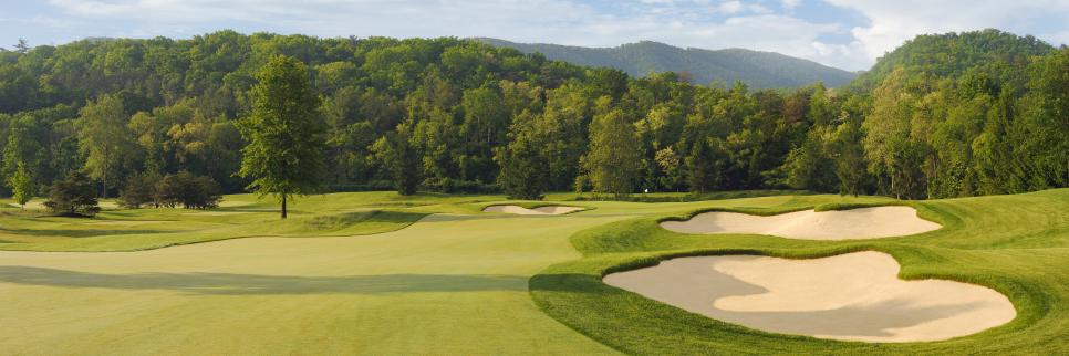 /content/dam/images/golfdigest/fullset/course-photos-for-places-to-play/greenbrier-sporting-club-snead-thirteen-21260.jpg