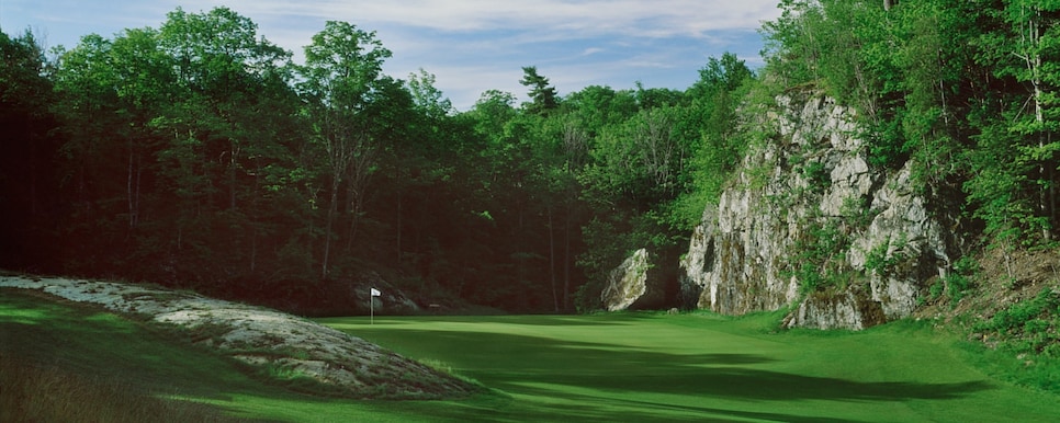 /content/dam/images/golfdigest/fullset/course-photos-for-places-to-play/greywalls-fifth-green.jpg