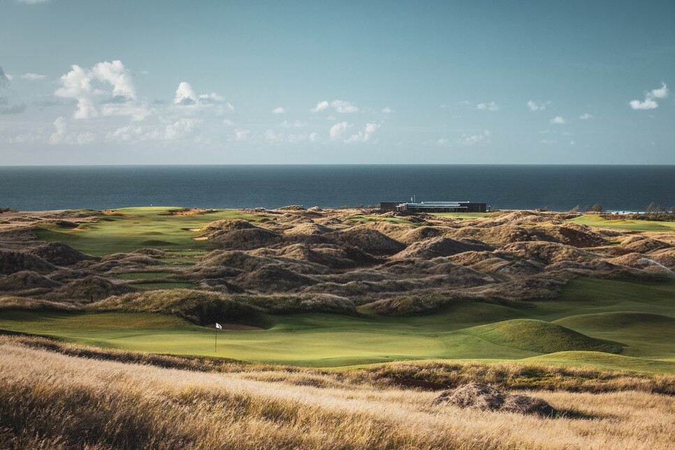 /content/dam/images/golfdigest/fullset/course-photos-for-places-to-play/heritage-golf-club-la-reserve-golf-links-fifteen-sixteen-mauritius-jacob-sjoman.jpg