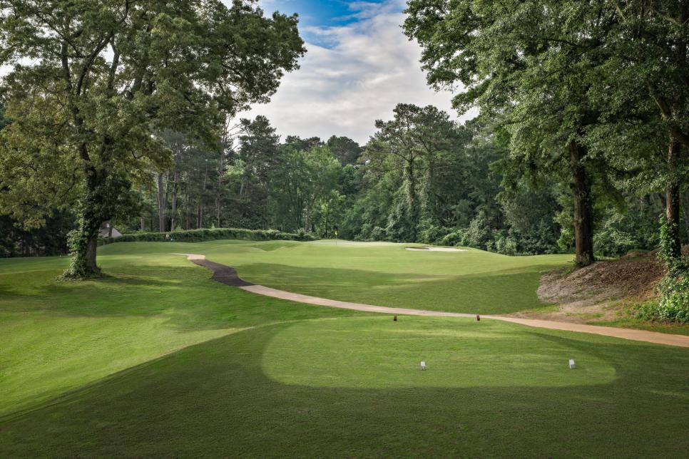/content/dam/images/golfdigest/fullset/course-photos-for-places-to-play/john-a-white-golf-course-second-hole-18570.jpg