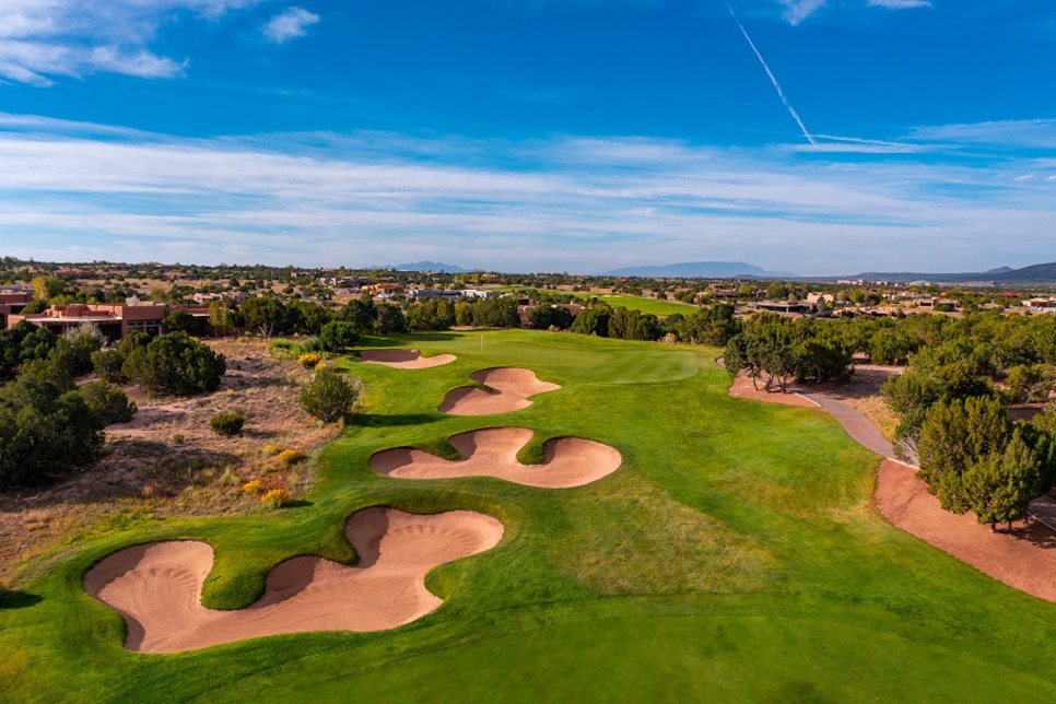 /content/dam/images/golfdigest/fullset/course-photos-for-places-to-play/las-campanas-sunrise-fourteen-new-mexico-16474.jpg