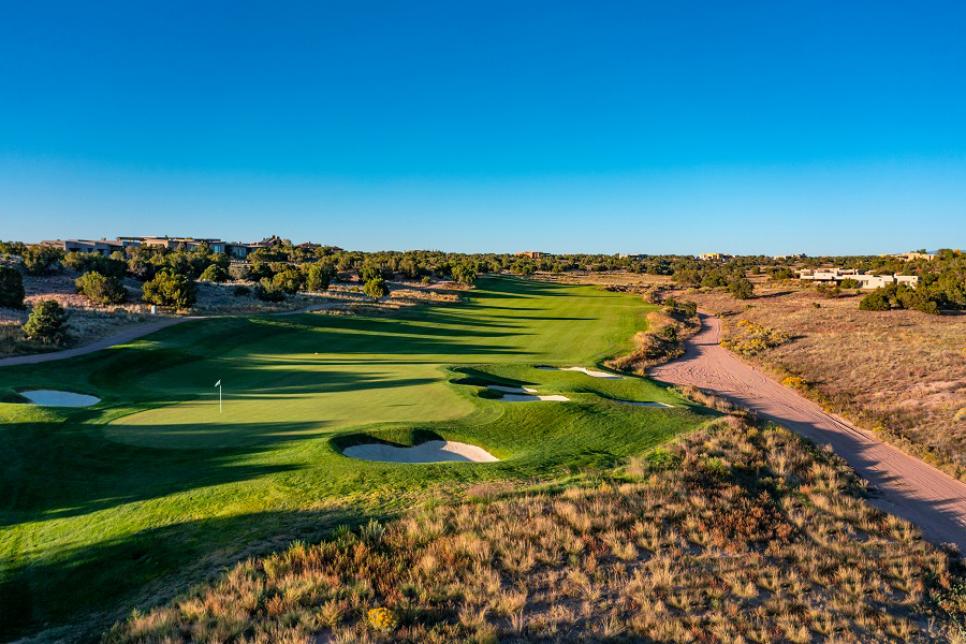 /content/dam/images/golfdigest/fullset/course-photos-for-places-to-play/las-campanas-sunset-new-mexico-18782.jpg