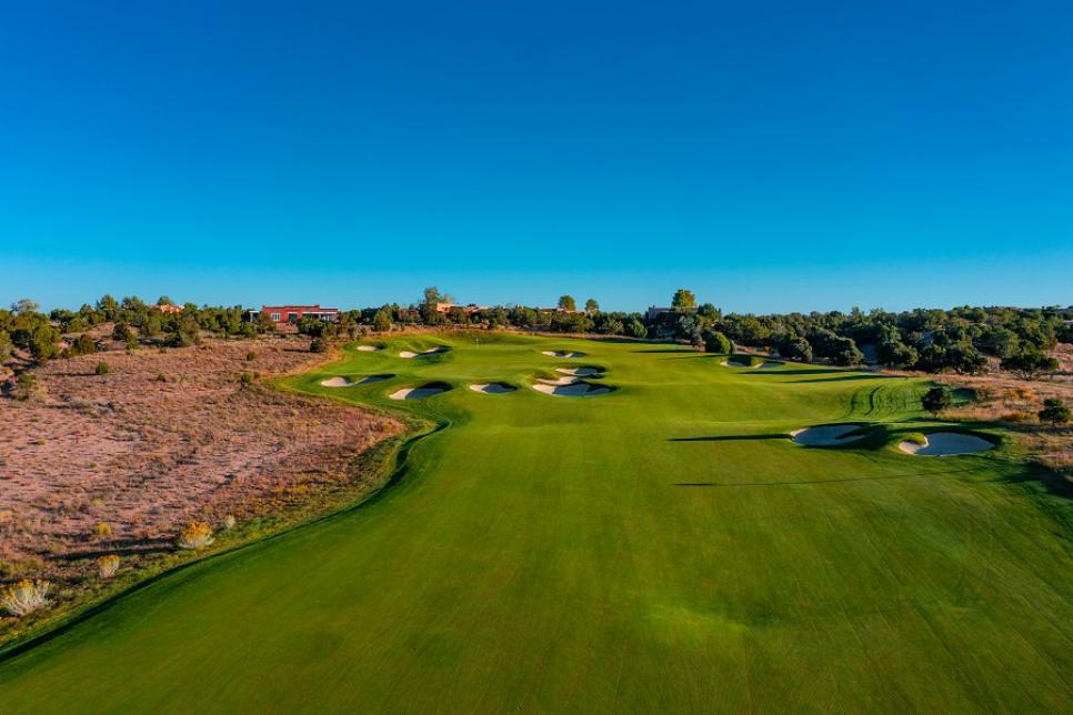 /content/dam/images/golfdigest/fullset/course-photos-for-places-to-play/las-campanas-sunset-seventeen-new-mexico-18782.jpg