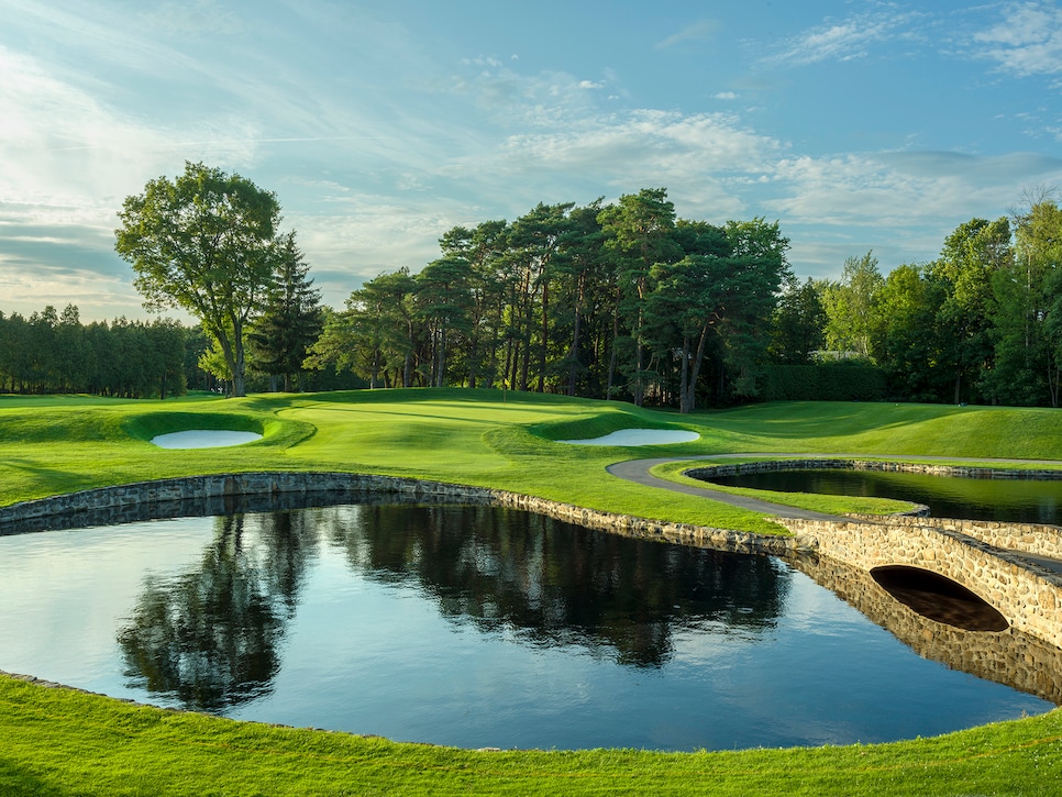 /content/dam/images/golfdigest/fullset/course-photos-for-places-to-play/laval-sur-le-lac-green-canada.jpg