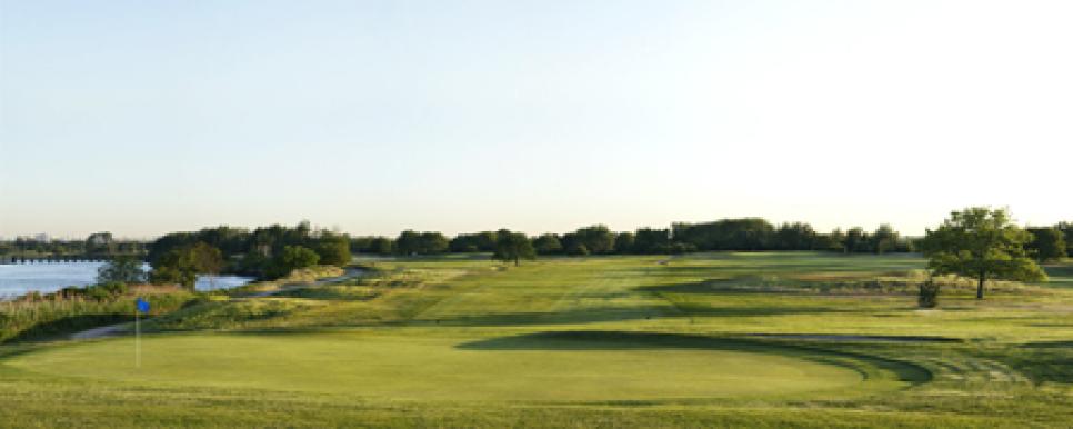 /content/dam/images/golfdigest/fullset/course-photos-for-places-to-play/marine-park-brooklyn-seventh-hole-20819.jpeg