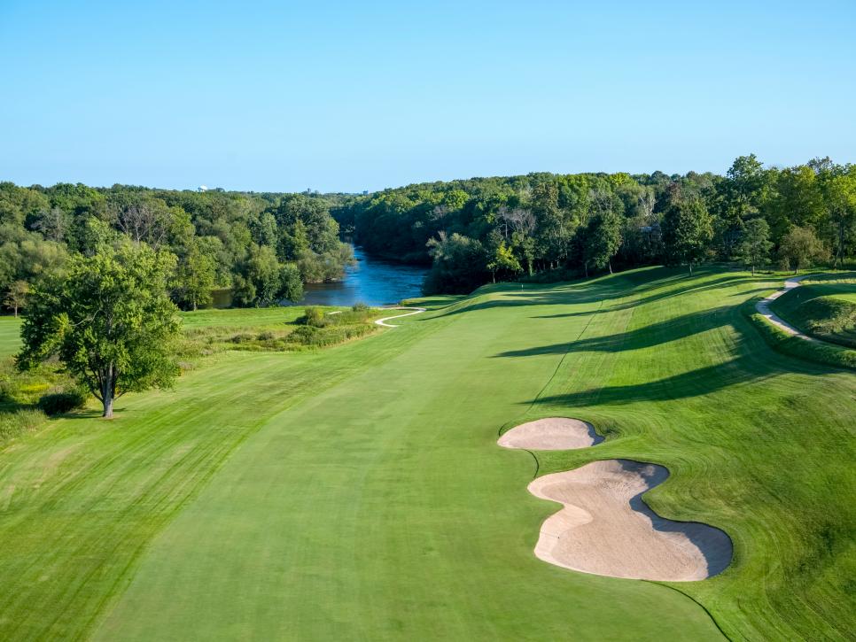 /content/dam/images/golfdigest/fullset/course-photos-for-places-to-play/milwaukee-country-club-tenth-hole-12111.jpg