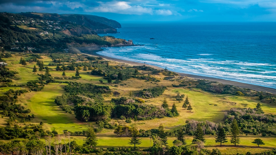 /content/dam/images/golfdigest/fullset/course-photos-for-places-to-play/muriwai-golf-links-new-zealand.jpg