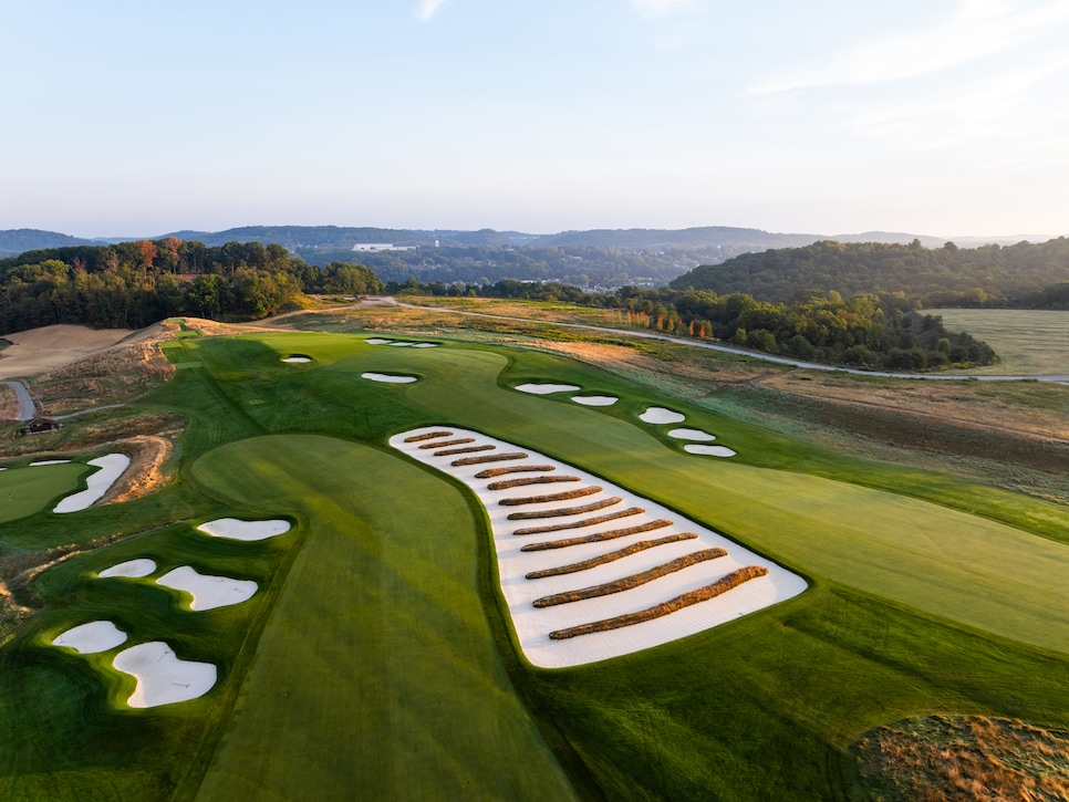 /content/dam/images/golfdigest/fullset/course-photos-for-places-to-play/oakmont-country-club-pennsylvania-third-fourth-holes-jeff-marsh.jpg