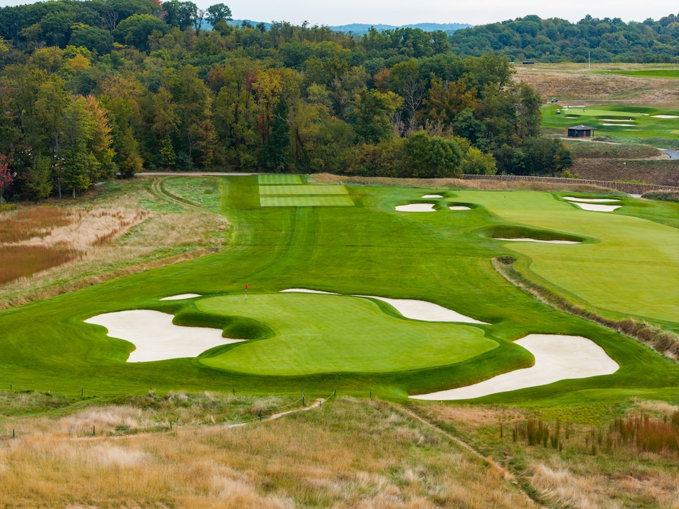 /content/dam/images/golfdigest/fullset/course-photos-for-places-to-play/oakmont-country-club-pennsylvania-thirteenth-hole.jpg