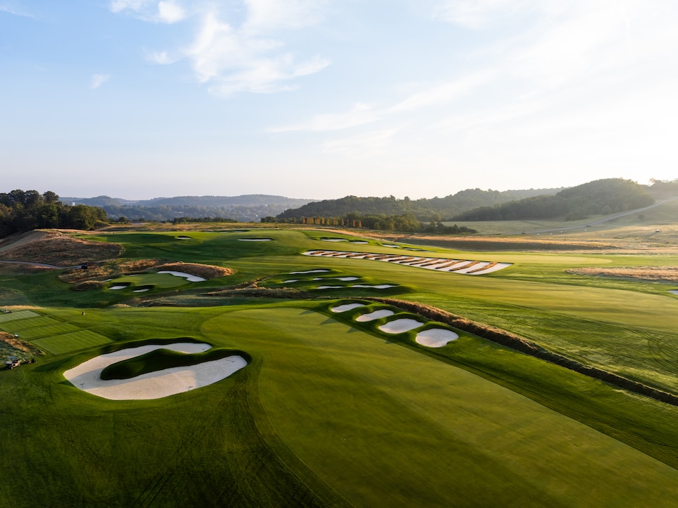 /content/dam/images/golfdigest/fullset/course-photos-for-places-to-play/oakmont-country-club-pennsylvania.jpg