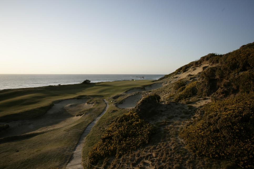 /content/dam/images/golfdigest/fullset/course-photos-for-places-to-play/pacific-dunes-thirteen-20186.JPG