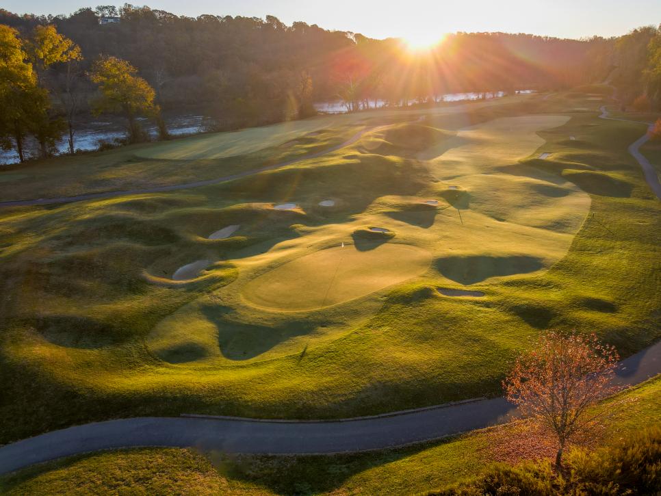 /content/dam/images/golfdigest/fullset/course-photos-for-places-to-play/pete-dye-river-virginia-tech-18647.jpg