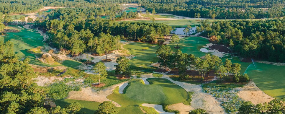 https://www.golfdigest.com/content/dam/images/golfdigest/fullset/course-photos-for-places-to-play/pinehurst-number-ten-aerial.jpg