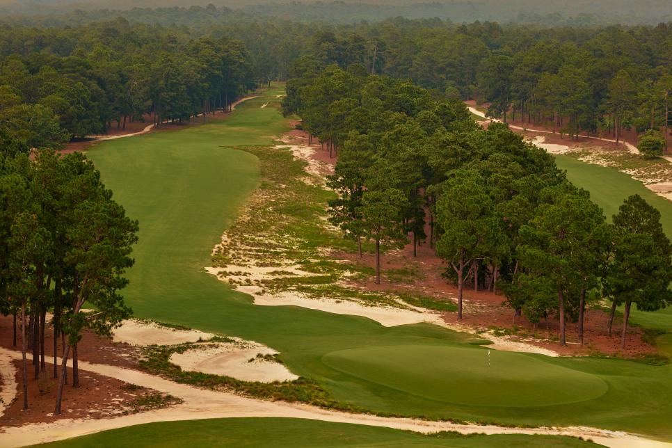 https://www.golfdigest.com/content/dam/images/golfdigest/fullset/course-photos-for-places-to-play/pinehurst-resort-number-two-fifth-hole.jpg