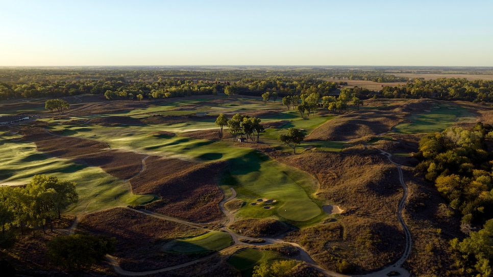 https://www.golfdigest.com/content/dam/images/golfdigest/fullset/course-photos-for-places-to-play/prairie-dunes-drone-footage-4246.jpg