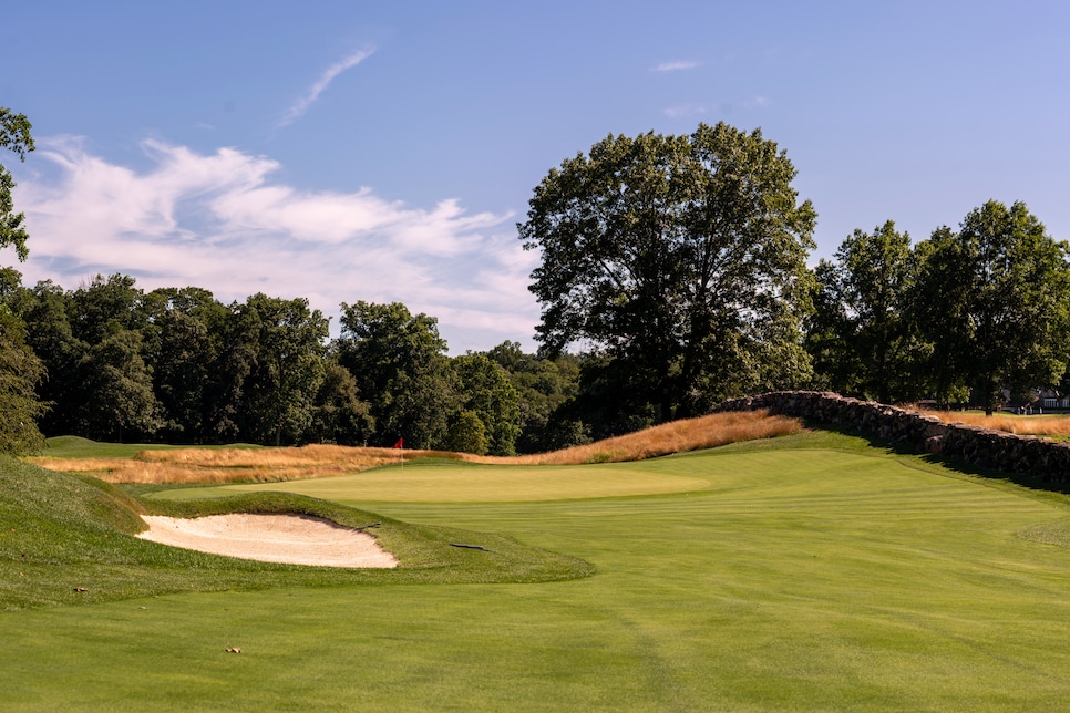 /content/dam/images/golfdigest/fullset/course-photos-for-places-to-play/round-hill-club-best-in-connecticut.jpg