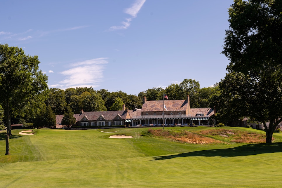 /content/dam/images/golfdigest/fullset/course-photos-for-places-to-play/round-hill-club-conn-benjaminherms.jpg