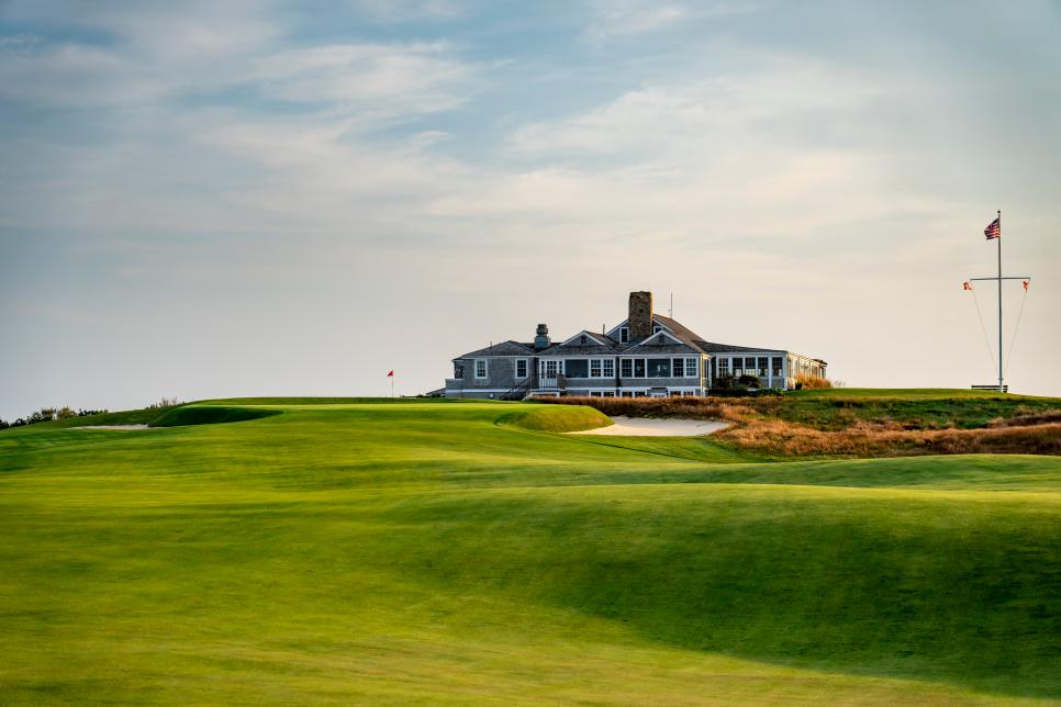 /content/dam/images/golfdigest/fullset/course-photos-for-places-to-play/sankaty-head-massachusetts-clubhouse-4854.jpg