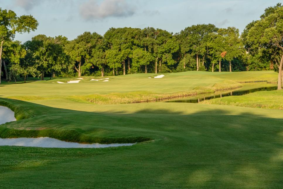 /content/dam/images/golfdigest/fullset/course-photos-for-places-to-play/shady-oaks-country-club-fourteen-11188.jpg