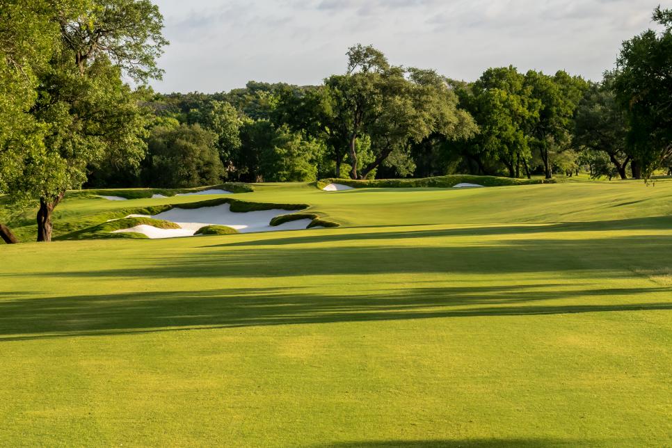 /content/dam/images/golfdigest/fullset/course-photos-for-places-to-play/shady-oaks-country-club-twelve-11188.jpg