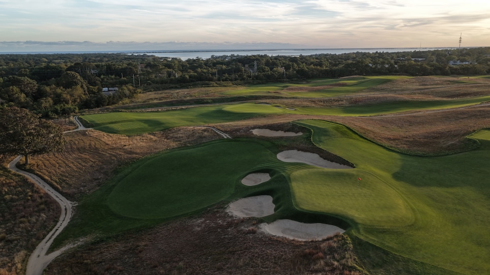 /content/dam/images/golfdigest/fullset/course-photos-for-places-to-play/shinnecock-hills-11th-hole.JPG