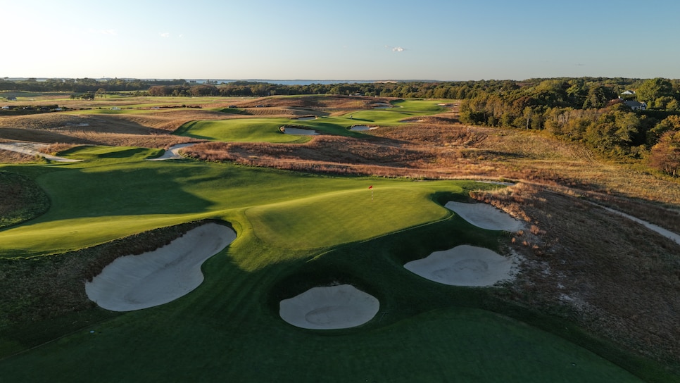 https://www.golfdigest.com/content/dam/images/golfdigest/fullset/course-photos-for-places-to-play/shinnecock-hills-eleventh-hole-new-york.JPG