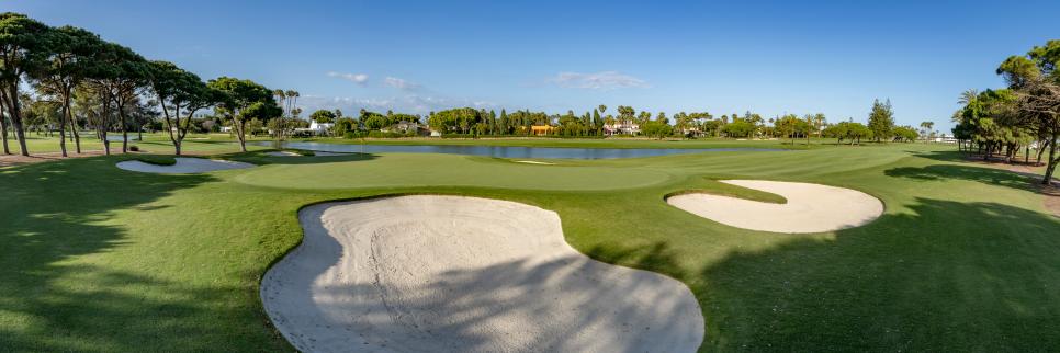 /content/dam/images/golfdigest/fullset/course-photos-for-places-to-play/sotogrande spain 1 .jpg