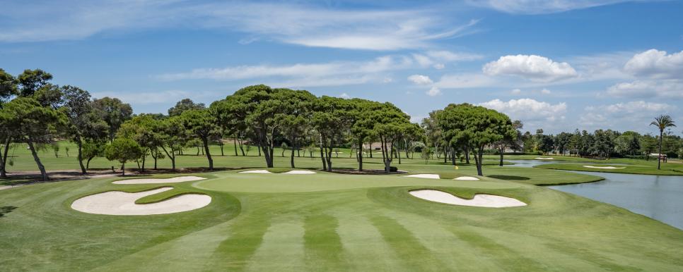 /content/dam/images/golfdigest/fullset/course-photos-for-places-to-play/sotogrande spain 2.jpg