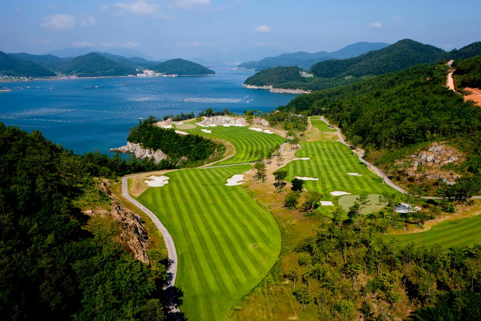 /content/dam/images/golfdigest/fullset/course-photos-for-places-to-play/south-cape-owners-club-south-korea.jpg