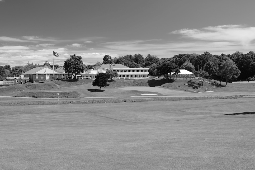 south-shore-country-club-massachusetts-clubhouse-blackandwhite