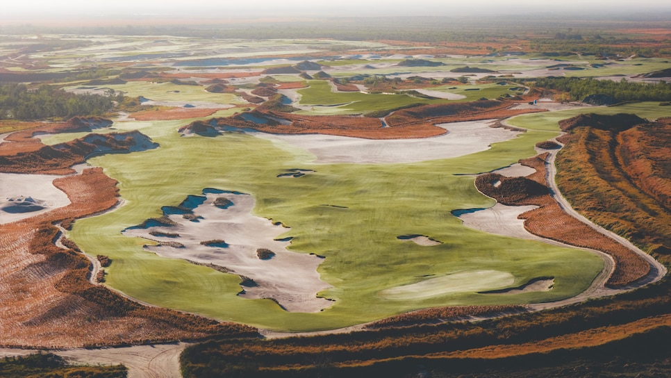 /content/dam/images/golfdigest/fullset/course-photos-for-places-to-play/streamsong-bone-valley-fourteenth-tee.jpg