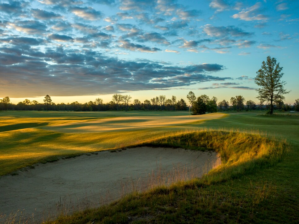 the-loop-forest-dunes-red-thirteen-greenside