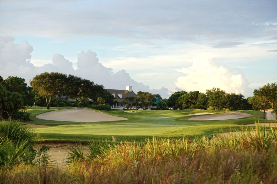 the-moorings-yacht-and-country-club-hawks-nest-eighteenth-hole-12520
