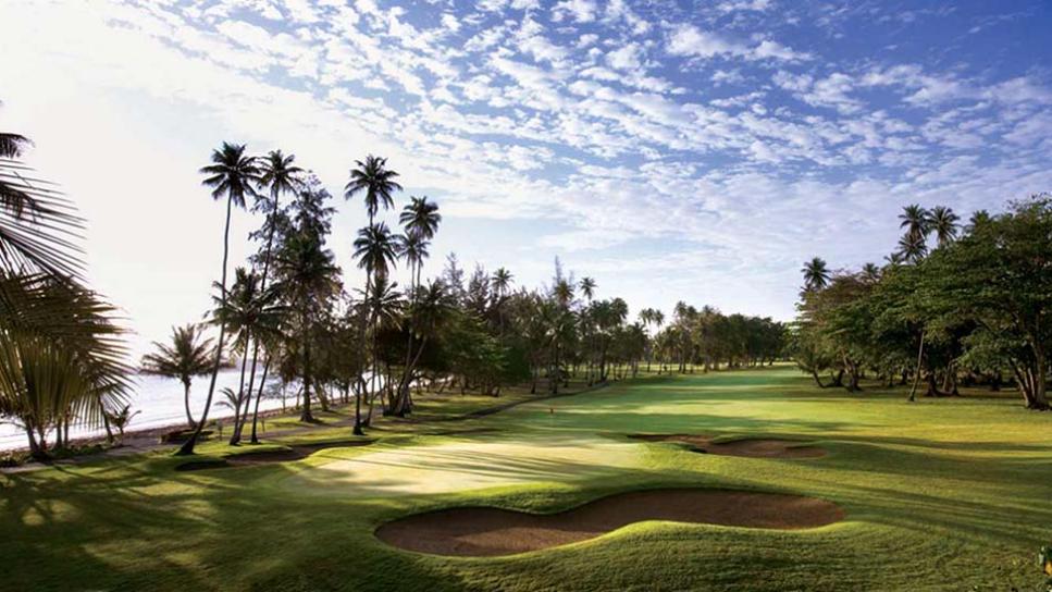 /content/dam/images/golfdigest/fullset/course-photos-for-places-to-play/tpc-dorado-beach.jpg