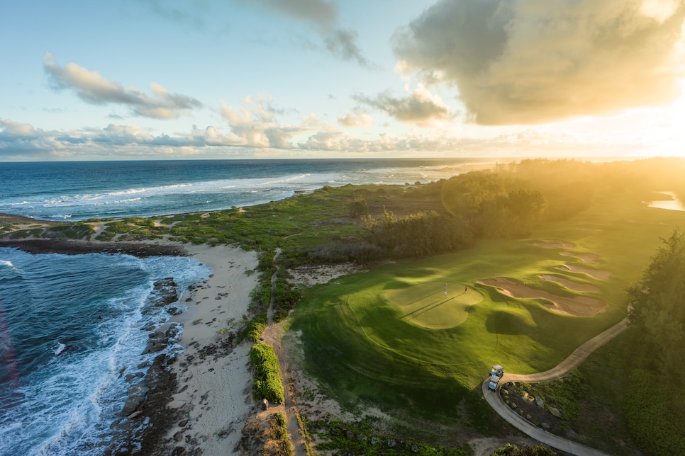 /content/dam/images/golfdigest/fullset/course-photos-for-places-to-play/turtle-bay-resort-hawaii-seventeenth-hole.jpg
