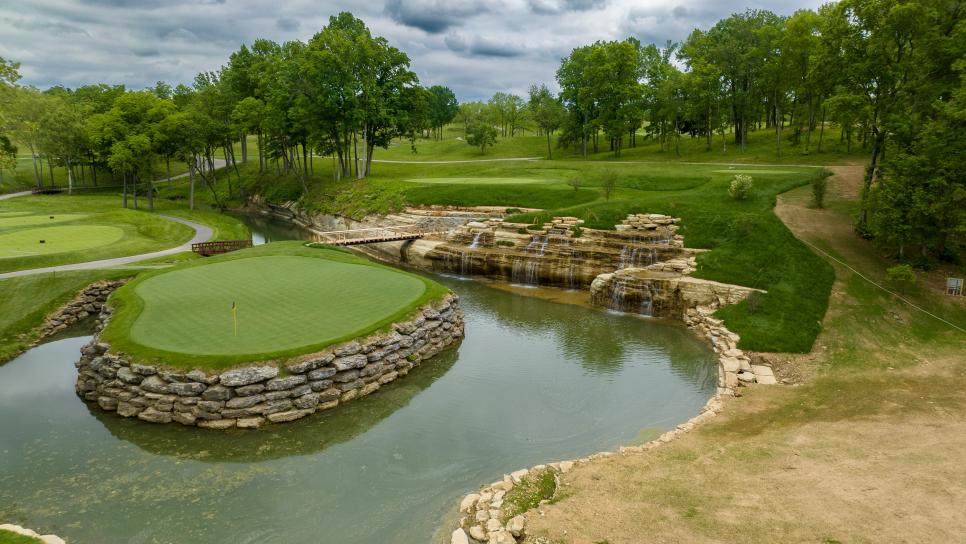 /content/dam/images/golfdigest/fullset/course-photos-for-places-to-play/valhalla-country-club-kentucky-thirteen-behind-12545.jpg