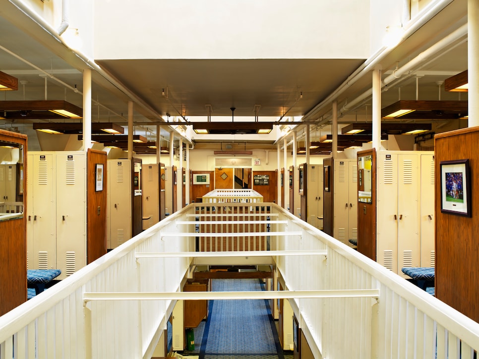 https://www.golfdigest.com/content/dam/images/golfdigest/fullset/course-photos-for-places-to-play/winged-foot-golf-club-locker-room.jpeg