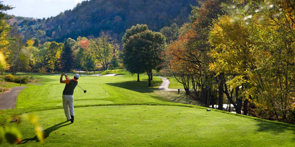 /content/dam/images/golfdigest/fullset/course-photos-for-places-to-play/woodstock-country-club-vermont-fallview.jpg