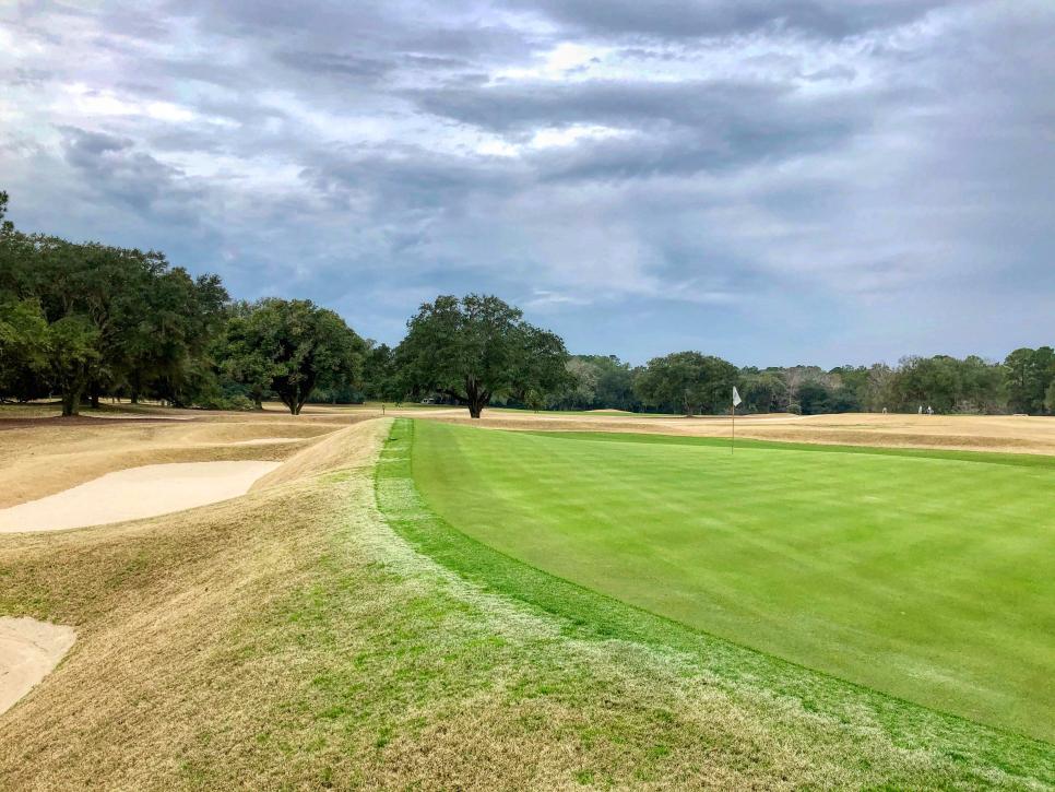 /content/dam/images/golfdigest/fullset/course-photos-for-places-to-play/yeamans-hall-south-carolina-sixth-green-10373.jpg