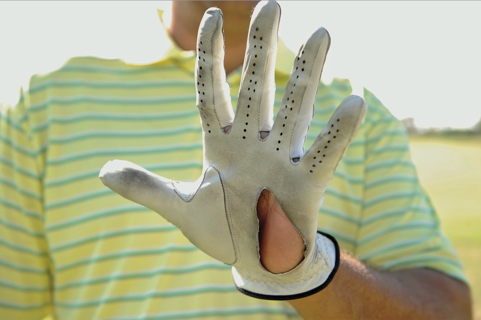 /content/dam/images/golfdigest/fullset/fitness-2023/bad glove.png