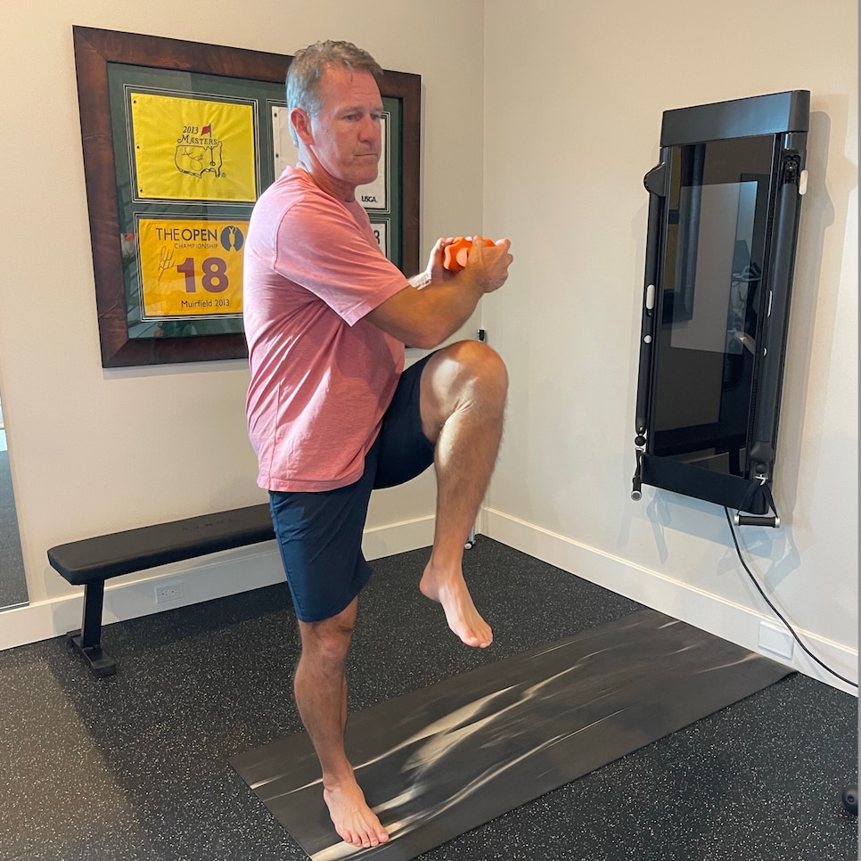 https://www.golfdigest.com/content/dam/images/golfdigest/fullset/fitness-2024/standing cross crawl 2.png