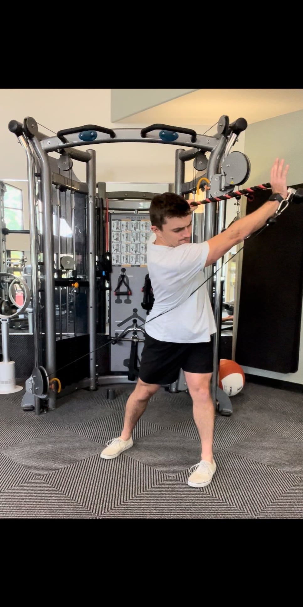 https://www.golfdigest.com/content/dam/images/golfdigest/fullset/fitness-2025/Arentz Lift  Rotate 2.png