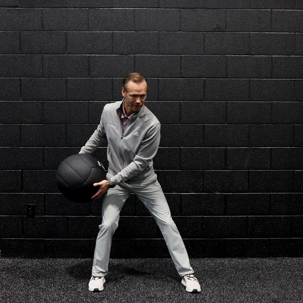 /content/dam/images/golfdigest/fullset/fitness-2025/Bosscher med-ball toss 1.jpg