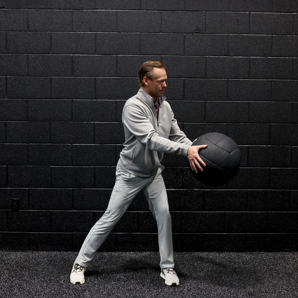/content/dam/images/golfdigest/fullset/fitness-2025/Bosscher med-ball toss 2.jpg