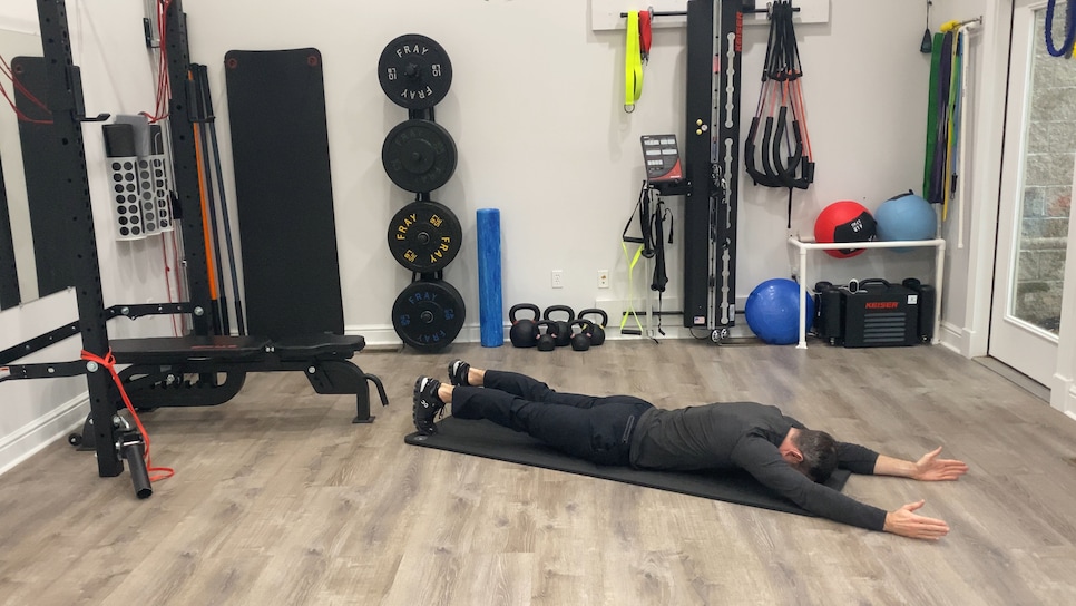 /content/dam/images/golfdigest/fullset/fitness-2025/Dulak Prone Alternating Arm and Leg Lifts 1.jpg