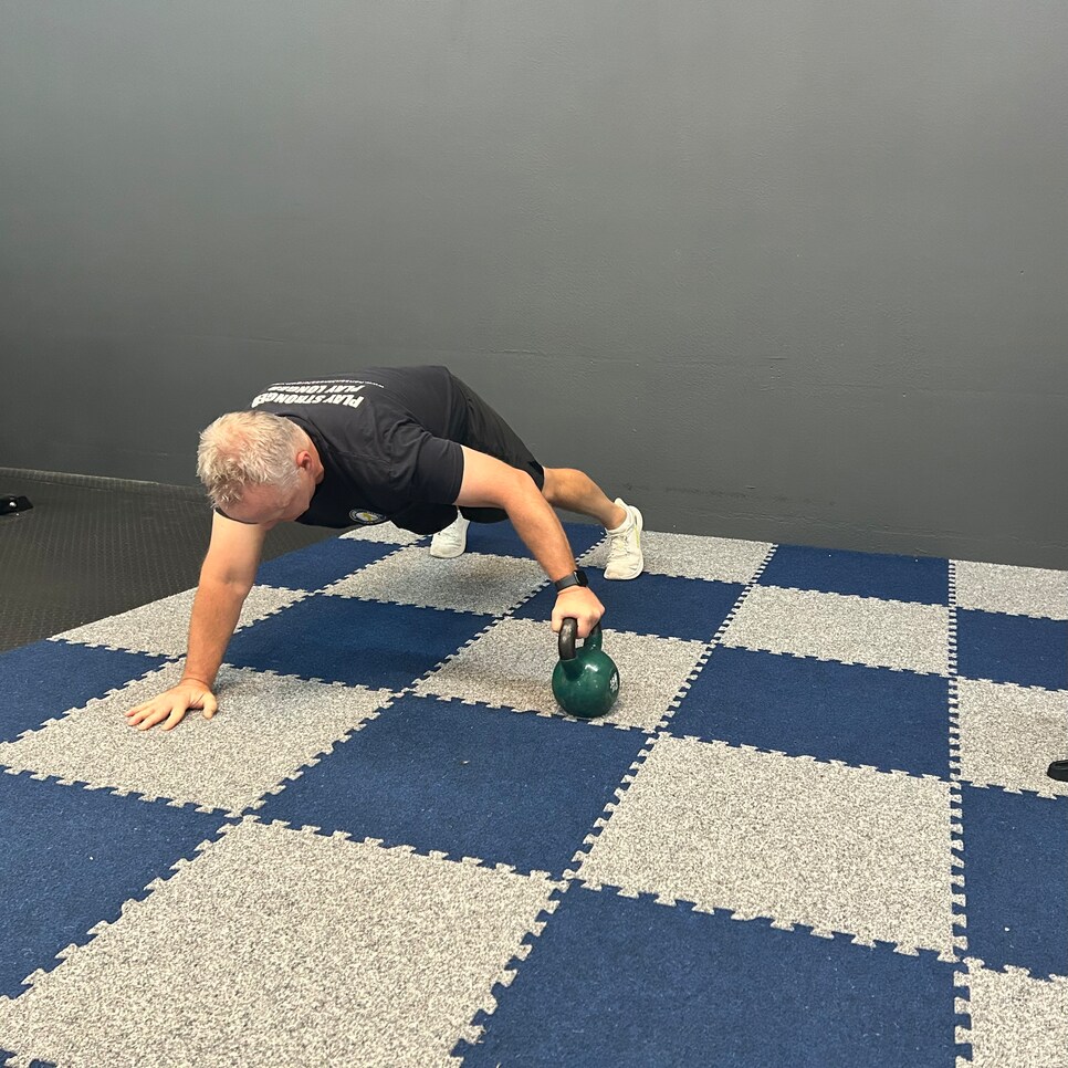 https://www.golfdigest.com/content/dam/images/golfdigest/fullset/fitness-2025/Mike Hansen PullUnder2.jpg