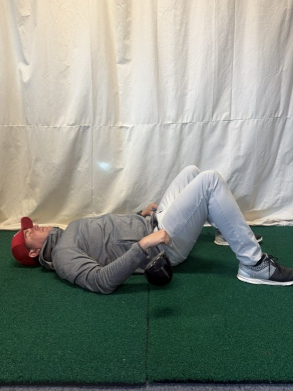 https://www.golfdigest.com/content/dam/images/golfdigest/fullset/fitness-2026/Chris Cooper bridges with level pelvis 1.jpg