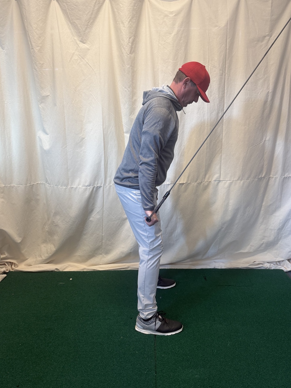 https://www.golfdigest.com/content/dam/images/golfdigest/fullset/fitness-2026/Chris Cooper single straight-arm pull-downs 2.jpg
