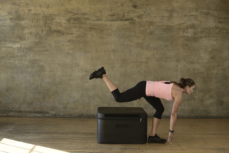 /content/dam/images/golfdigest/fullset/fitness-2026/Doddato one-leg hamstring stretch.JPG